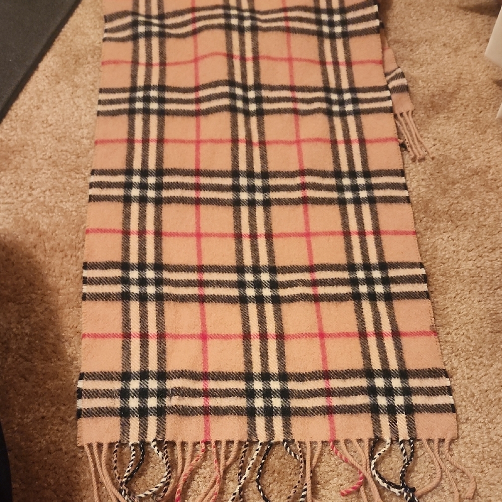 Burberry Lambswood Scarf - Picture 4 of 15
